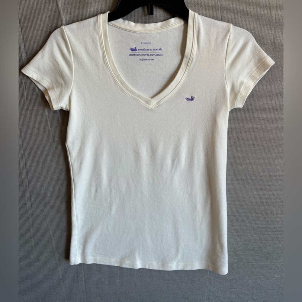 Southern Marsh Women's Ivory V-Neck Tee